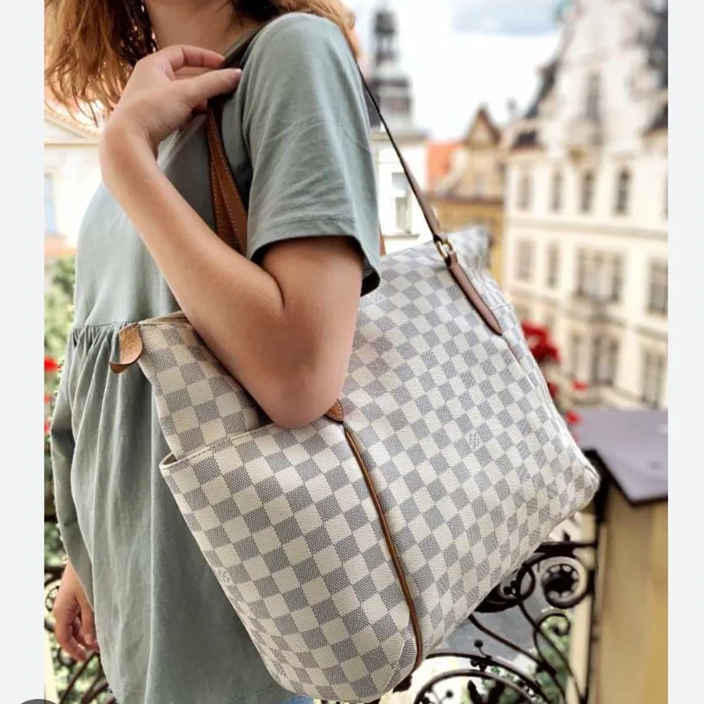 Authentic Louis Vuitton Totally GM Damier Azur Checkered Pattern Shoulder Bag - Picture 16 of 16